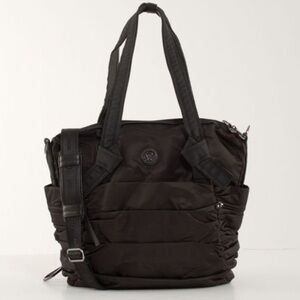 Lululemon triumphant black bag